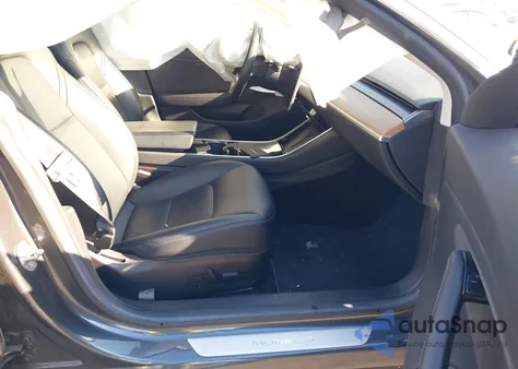 2018 Tesla Model 3 Long Range/Mid Range из США, поврежденный, VIN 5YJ3E1EAXJF025819